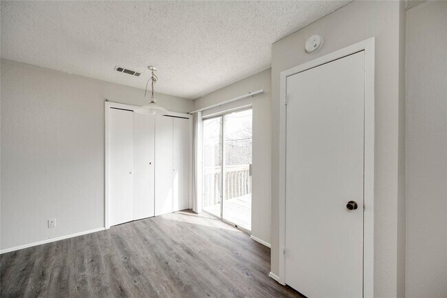 Building Photo - 11907 Alpheus Ave