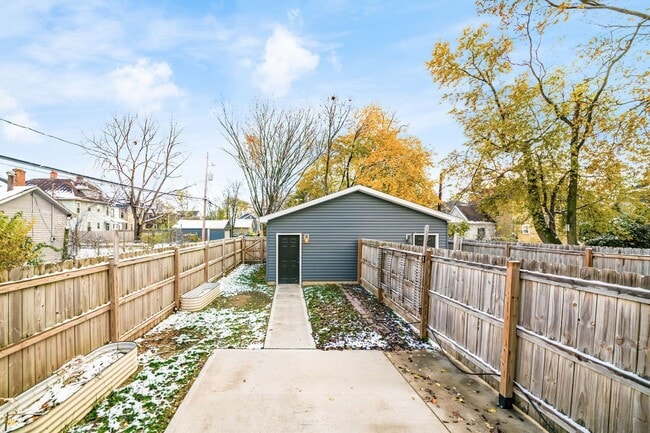 Building Photo - Beautiful new single family home on the Ne...