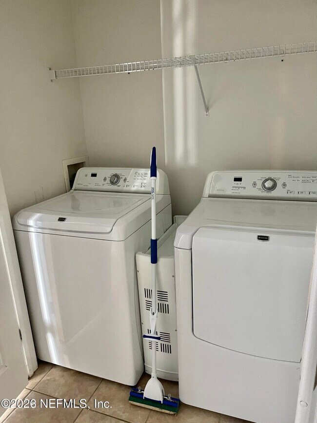 Building Photo - 7990 Baymeadows Rd