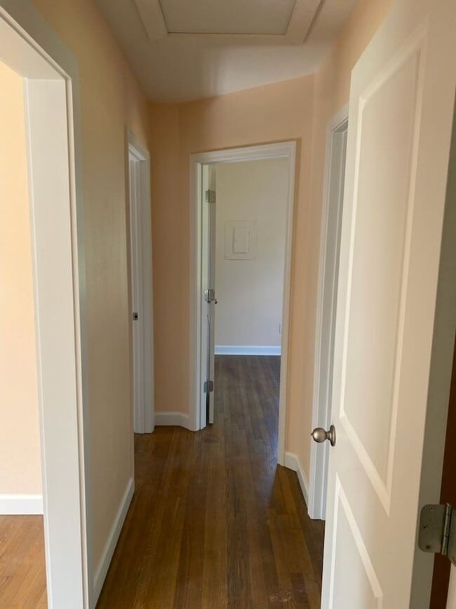 Building Photo - Cute beach bungalow in Biloxi, MS!