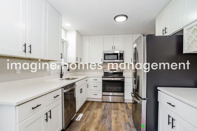 Building Photo - Lovely Freshly Remodeled 3BR 2BA Home in O...
