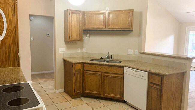 Building Photo - 3730 Village Grove Dr