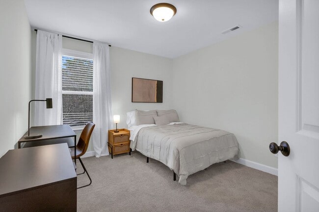 Building Photo - 717 Utley St