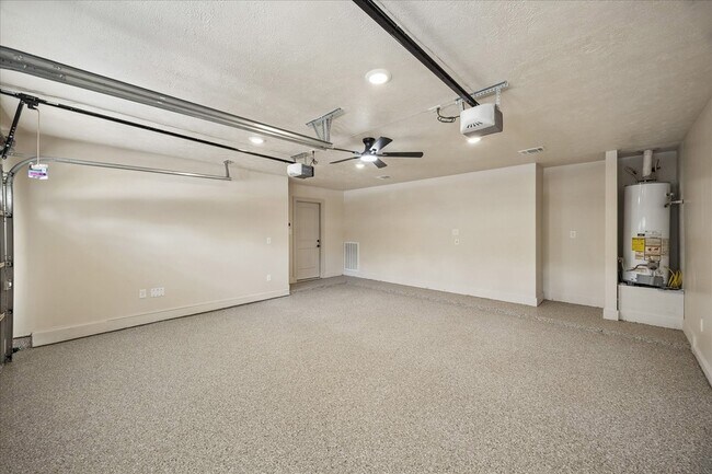 Building Photo - 9214 Grandview Park Dr