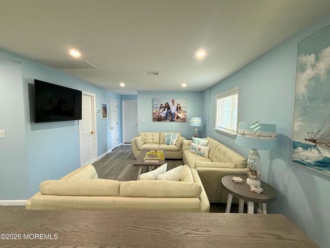 Building Photo - 170 Cherry Quay Rd