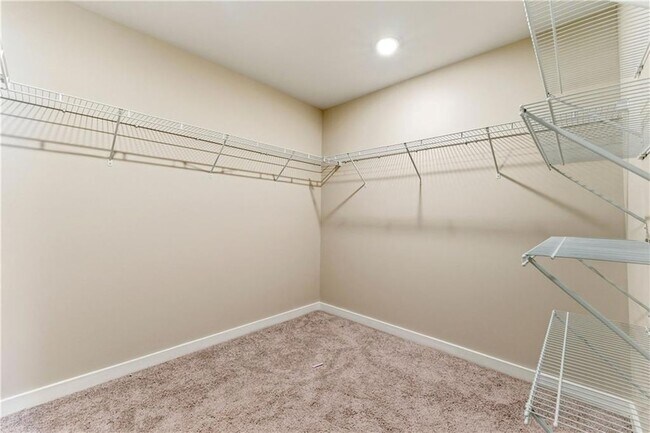 Building Photo - 1905 Westwind St