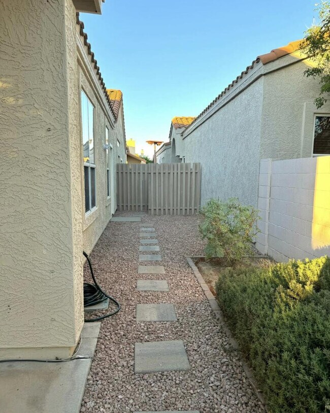 Building Photo - 313 W Monte Cristo Ave