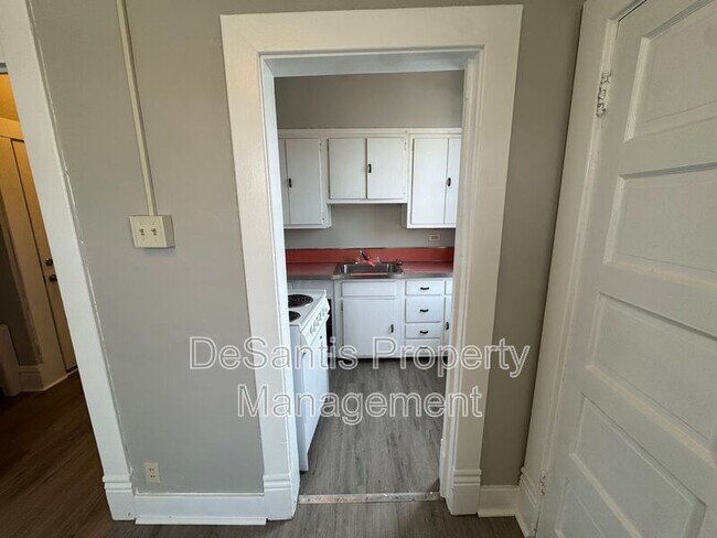 Building Photo - 810 Amity St