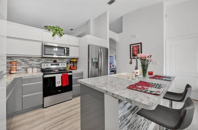 Building Photo - 10101 SW 162nd Ct