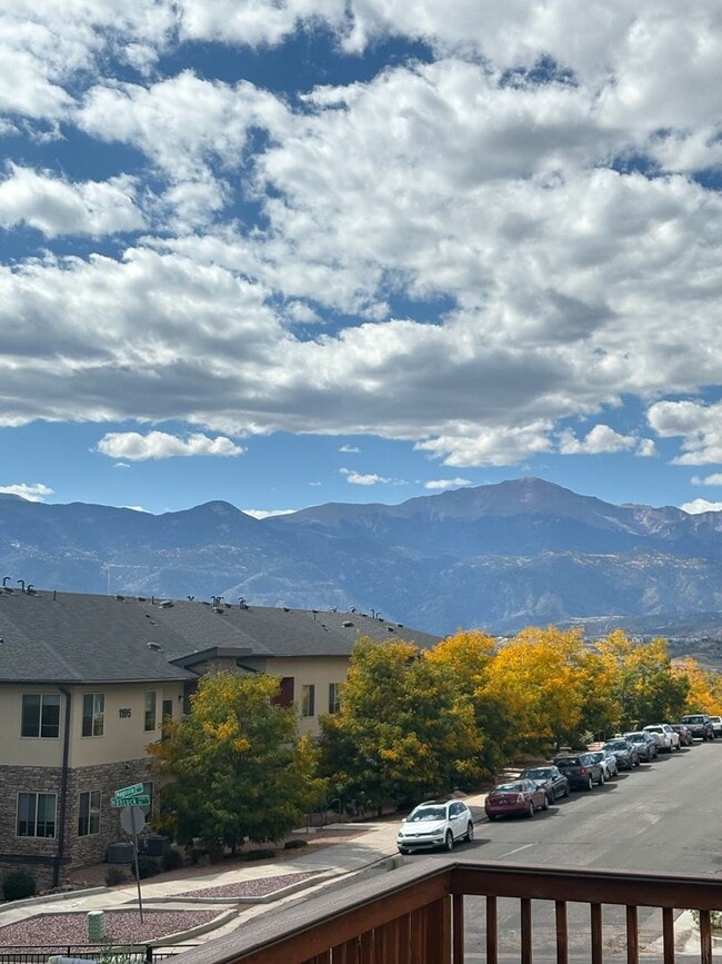 Building Photo - 3 Bedroom 2 Bath Single Family Home Near U...