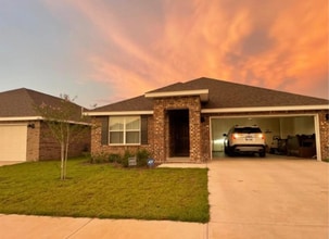 Building Photo - 4611 Reveille Wy