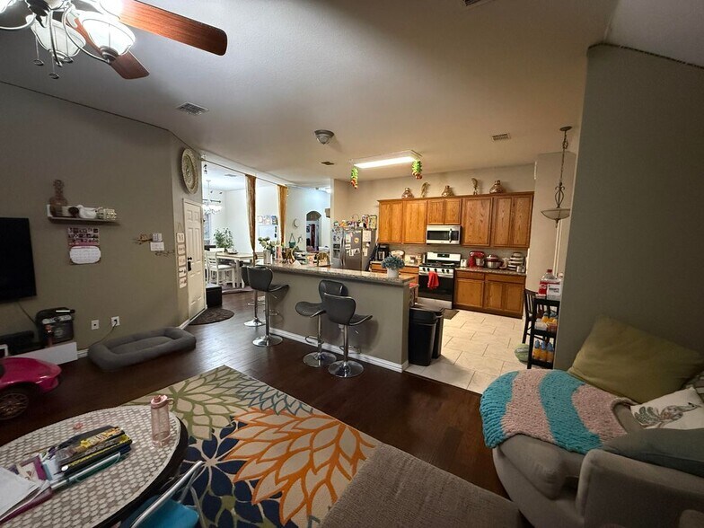 Building Photo - 1619 Mineral Springs Dr