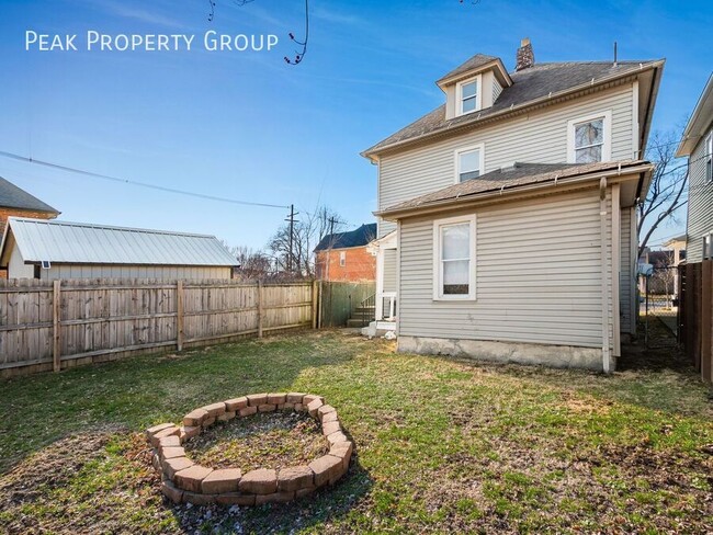 Building Photo - Available Now! Located in Weinland Park Ne...