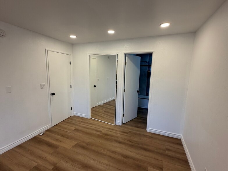 Building Photo - 18530 Hatteras St