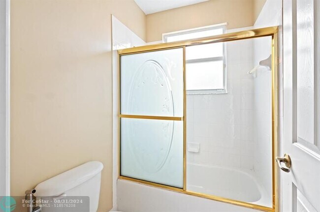 Building Photo - 11515 NW 75th Manor
