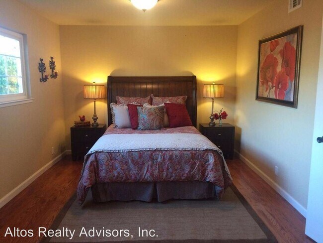 Building Photo - 238 S Park Victoria Dr