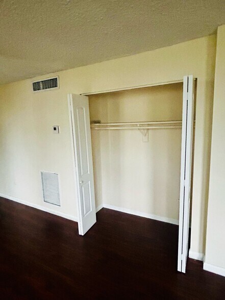 Building Photo - 7900 Tatum Waterway Dr