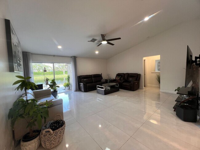 Building Photo - Fantastic, Weston Waterfront 3/2 PLUS Office in Gated Savanna