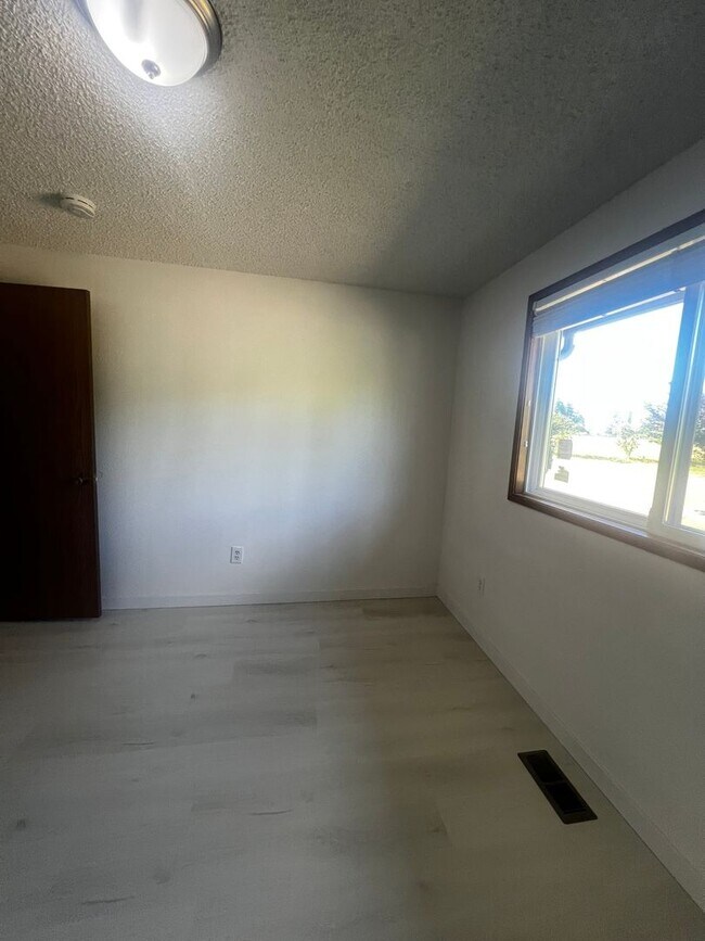 Building Photo - 507 Forest Cir