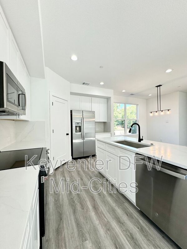 Building Photo - 7302 Uloho Wy