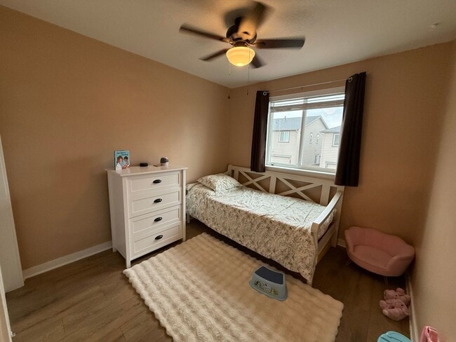 Building Photo - Beautiful 3 Bed/2.5 Bath Townhome - NE Bend