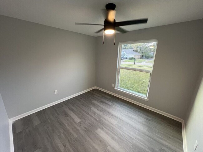 Building Photo - Beautifully Renovated 3BR Home in a Quiet Baton Rouge Neighborhood