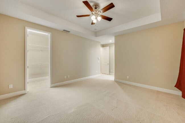 Building Photo - 4 bedroom, 3.5 bathroom in desirable Trasona!