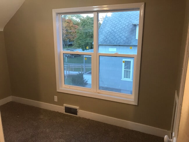 Building Photo - 566 E Sebewaing St