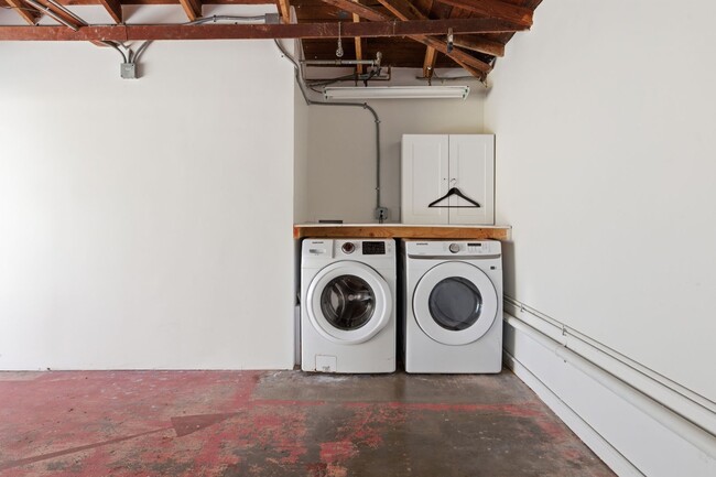 Building Photo - Amazing Del Rey House Available