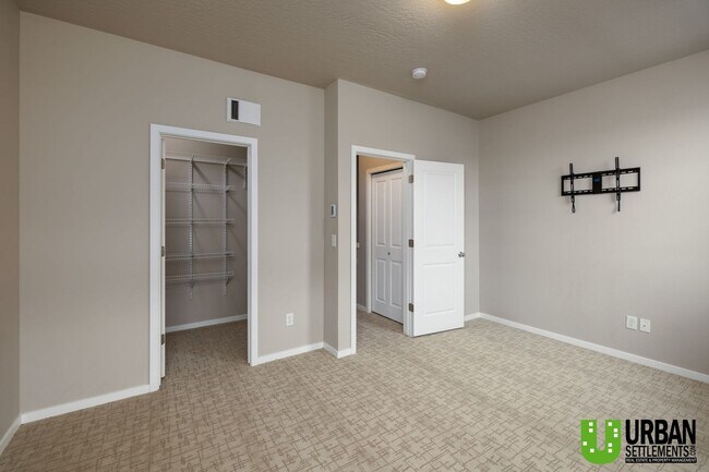 Building Photo - Modern Kendall Yards Townhome – 3 Bed, 2.5 Bath | 1,500 Sq. Ft.