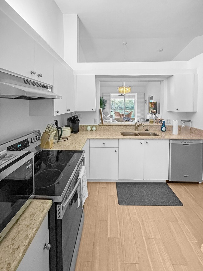 Building Photo - 14980 Vista View Way