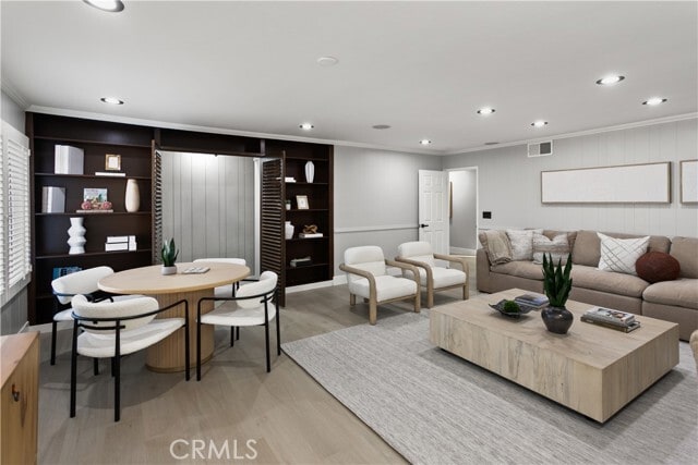 Building Photo - 9882 Kings Canyon Dr