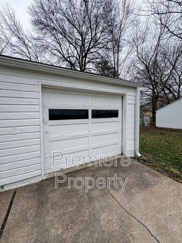 Building Photo - 7635 Wyandotte St