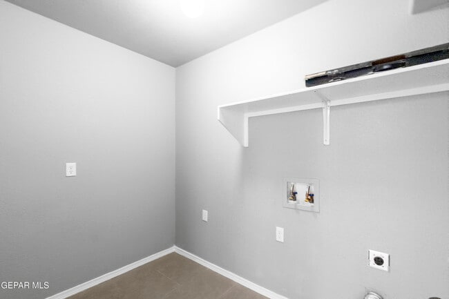 Building Photo - 1450 Senda Del Sol Ln