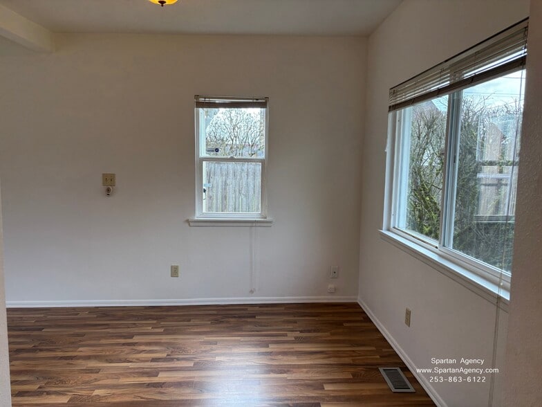 Building Photo - 1405 4th Ave NW