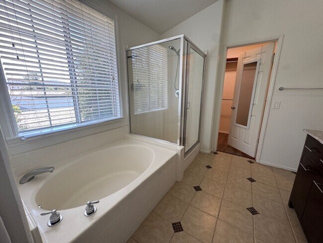 Building Photo - Remodeled 3 bedroom in Simi Valley