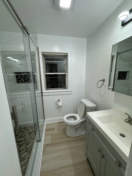 Bathroom - 77 Hibiscus St