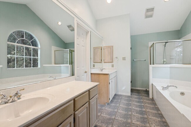 Building Photo - 2535 Chestnut Bend