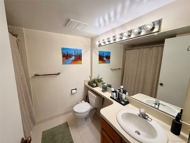 Building Photo - 15 Bayberry Dr