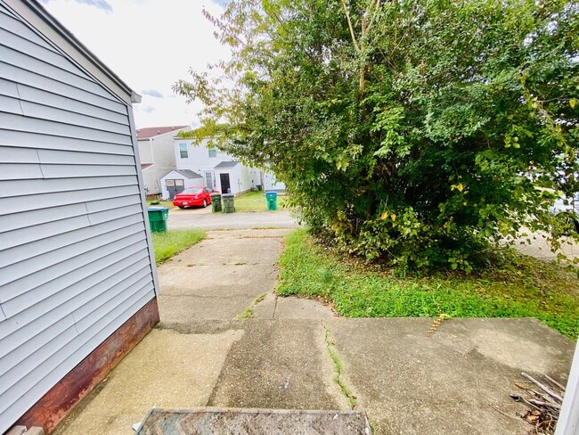 Building Photo - Adorable 3 bdrm/1.5 bath Home Located Clos...