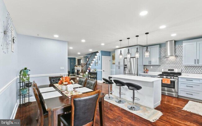 Building Photo - 234 Howell St