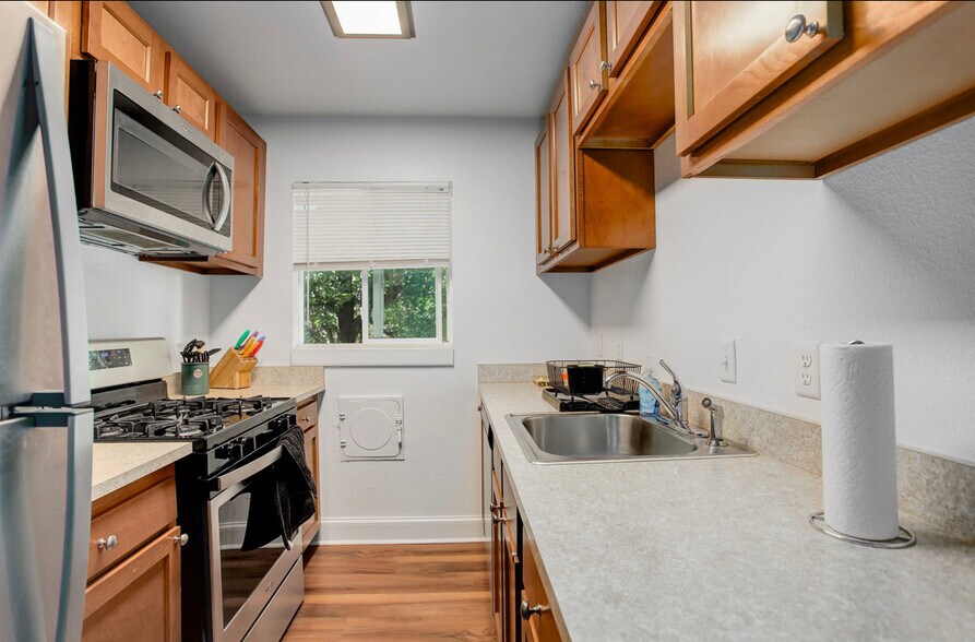 Building Photo - 1224 11th St