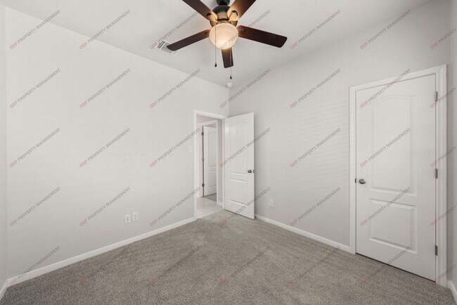 Building Photo - 725 Gingham Trl