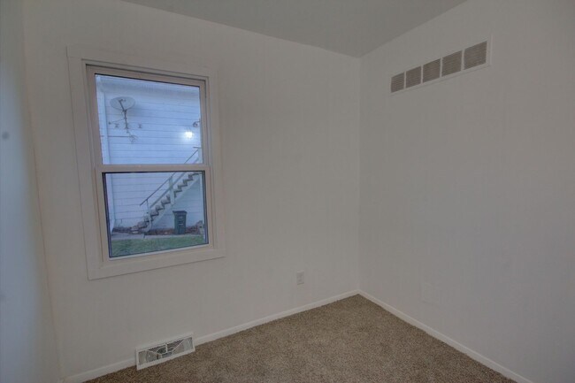 Building Photo - SL GRA1105