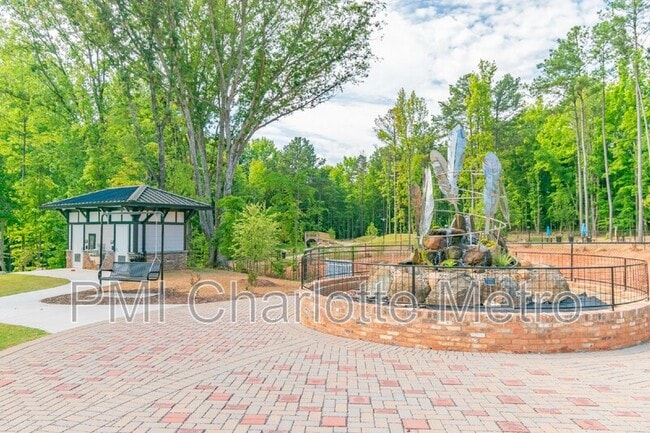 Building Photo - 2068 White Cedar Ln