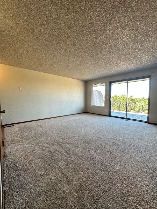 Building Photo - 1826 Rocklund Dr