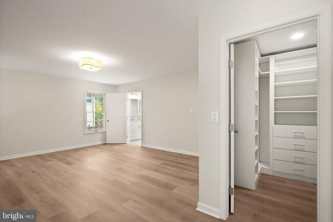 Building Photo - 13647 S Springs Dr