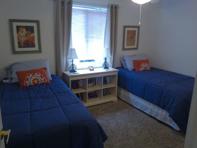 Building Photo - Seasonal Winter Rental Nov 1st to April 30...