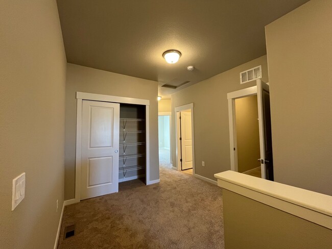 Building Photo - 6735 Carriage Meadows Dr