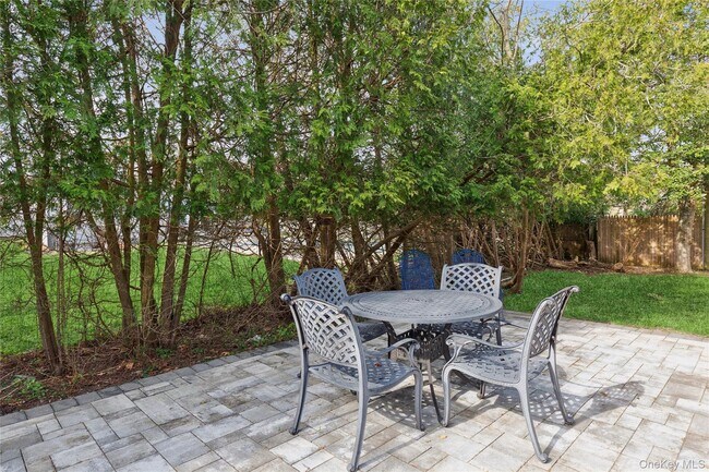 Building Photo - 3 Lincoln St